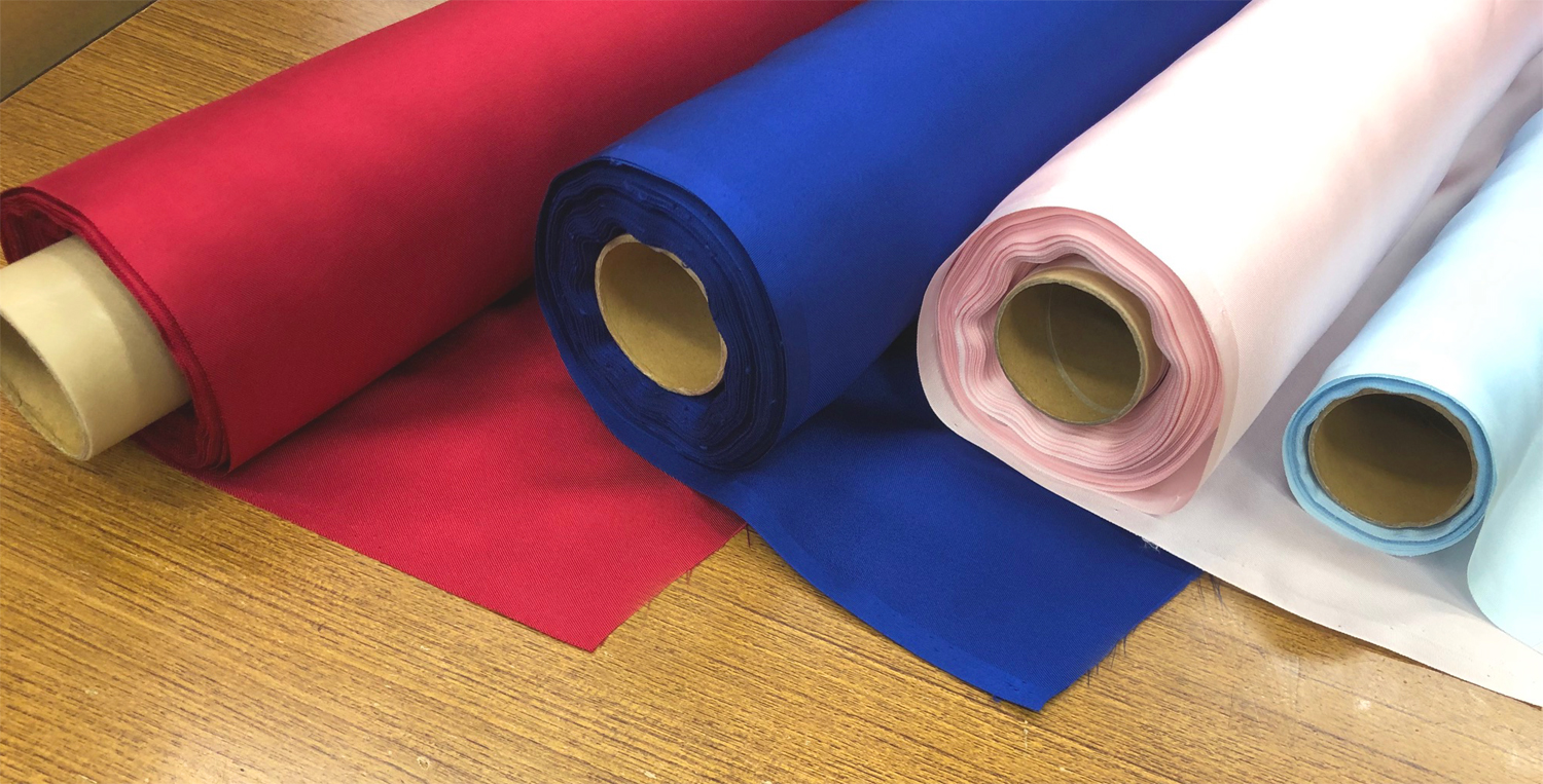 シルクのポケットチーフとしてだけではない素材を活かした使用法。